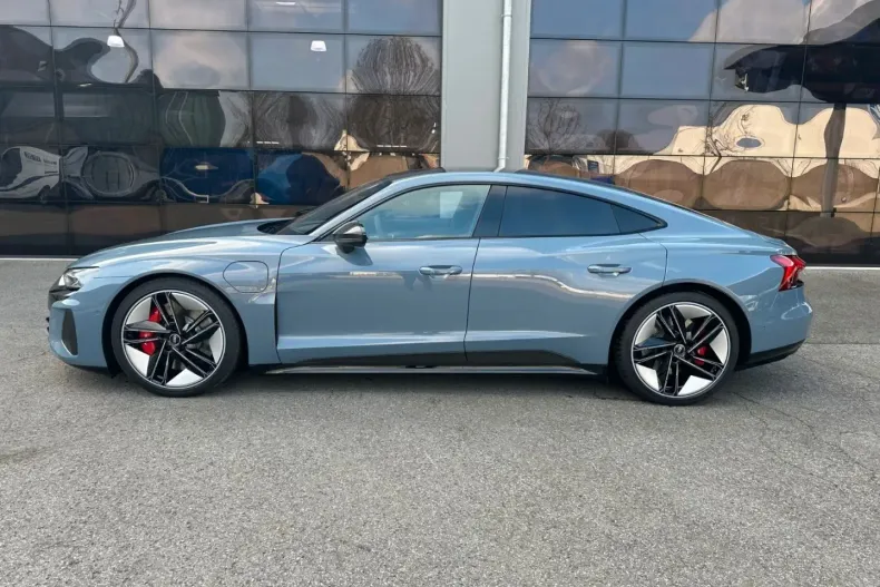 Audi RS e-tron GT din 2021 cu 5.100 km - oferta AUD115998 - foto 1