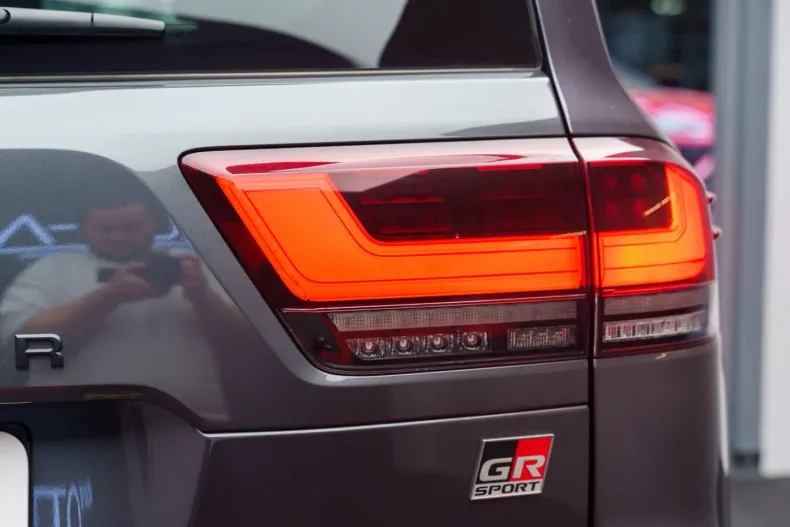 Toyota Land Cruiser din 2024 cu 5.000 km - oferta TOY116028 - foto 4