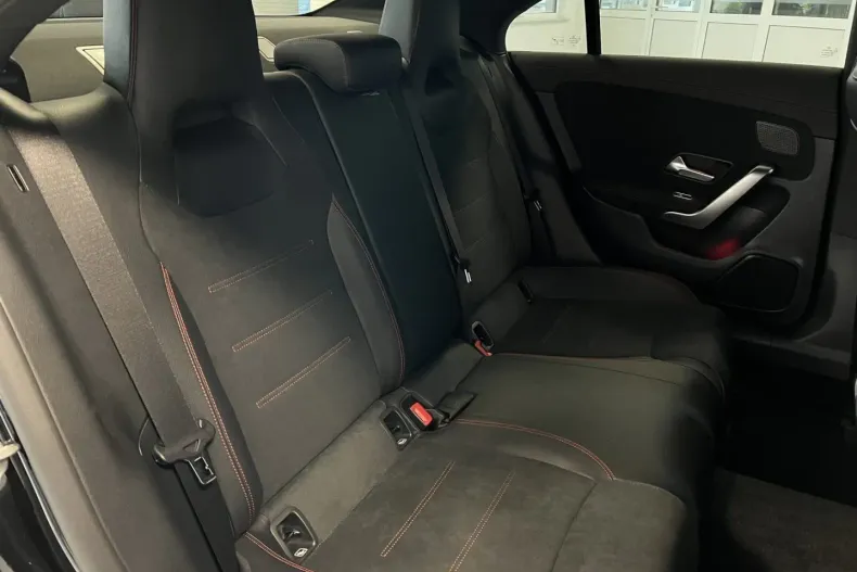 Mercedes-Benz CLA 220 din 2022 cu 13.383 km - oferta MER116031 - foto 13