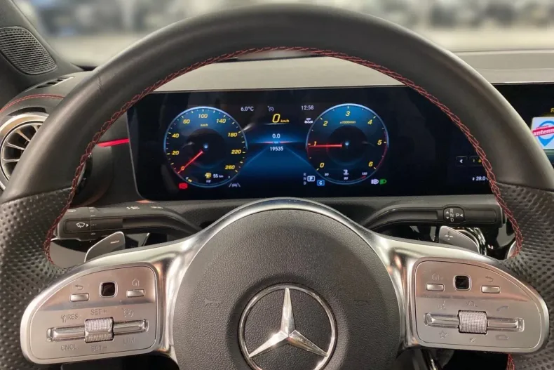 Mercedes-Benz CLA 220 din 2022 cu 19.528 km - oferta MER116032 - foto 8