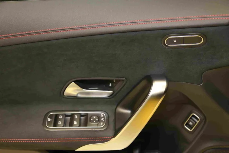 Mercedes-Benz CLA 200 din 2021 cu 17.728 km - oferta MER116033 - foto 9