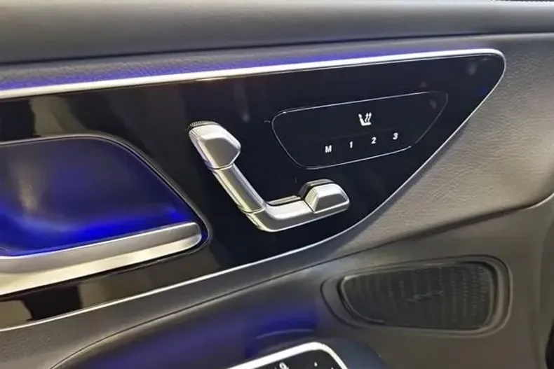 Mercedes-Benz GLC 300 din 2023 cu 15.676 km - oferta MER116044 - foto 9