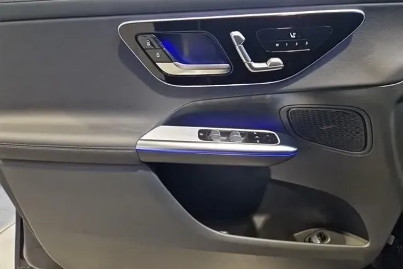 Mercedes-Benz GLC 300 din 2023 cu 15.676 km - oferta MER116044 - foto 12