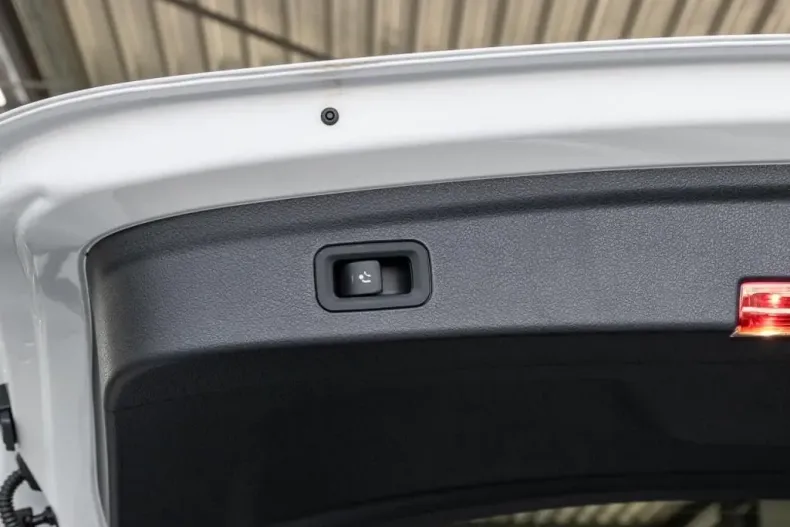 Mercedes-Benz GLE 350 din 2023 cu 12.600 km - oferta MER116066 - foto 8