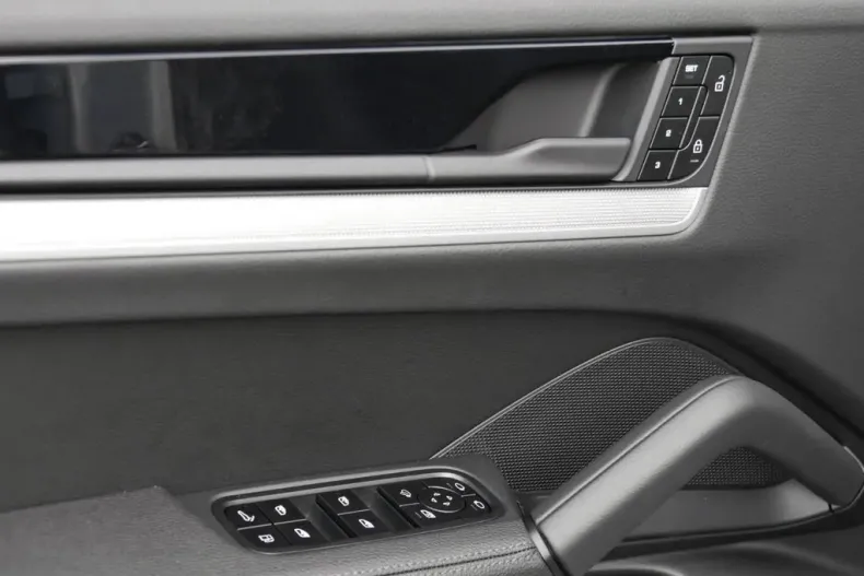 Porsche Cayenne din 2024 cu 9.999 km - oferta POR116073 - foto 7