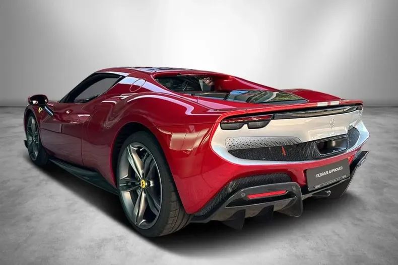 Ferrari 296 GTB din 2022 cu 5.500 km - oferta FER116116 - foto 6