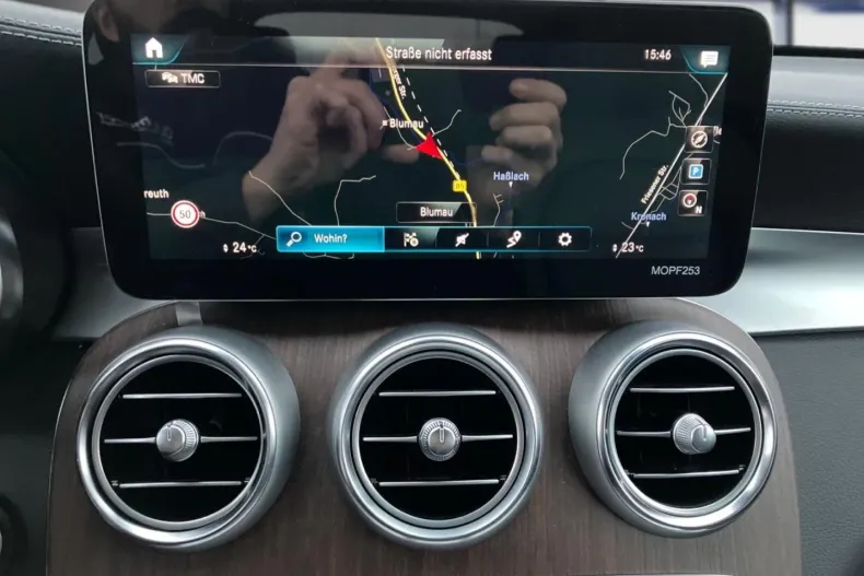 Mercedes-Benz GLC 300 din 2021 cu 23.983 km - oferta MER116127 - foto 3