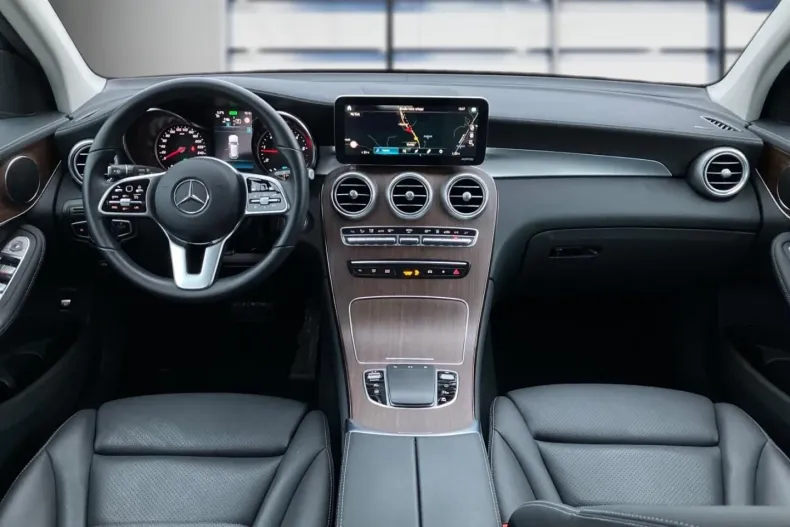 Mercedes-Benz GLC 300 din 2021 cu 23.983 km - oferta MER116127 - foto 6