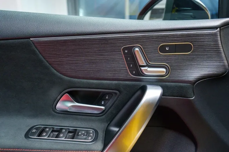 Mercedes-Benz A 35 AMG din 2021 cu 29.777 km - oferta MER116136 - foto 14