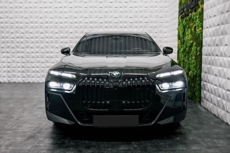 BMW 740 din 2023 cu 10 km - oferta BMW116171 - foto 1