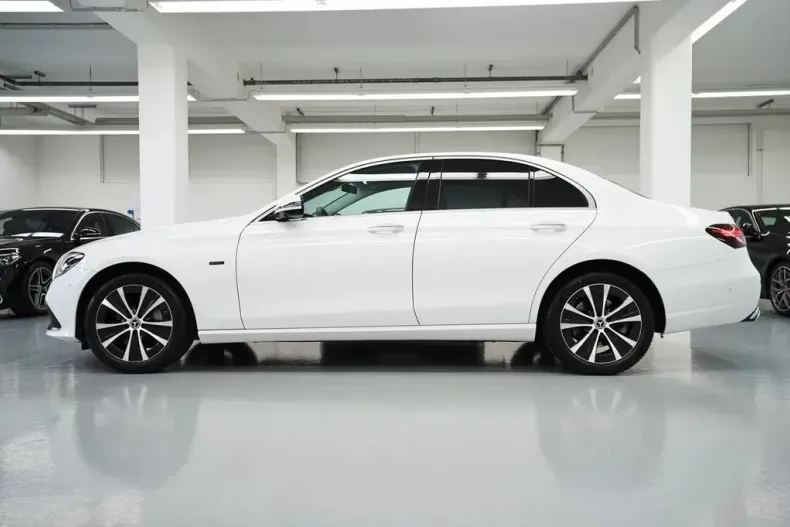 Mercedes-Benz E 300 din 2021 cu 6.548 km - oferta MER116174 - foto 4