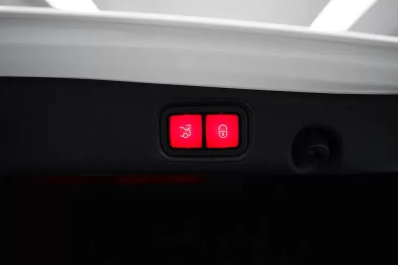 Mercedes-Benz E 300 din 2021 cu 6.548 km - oferta MER116174 - foto 19