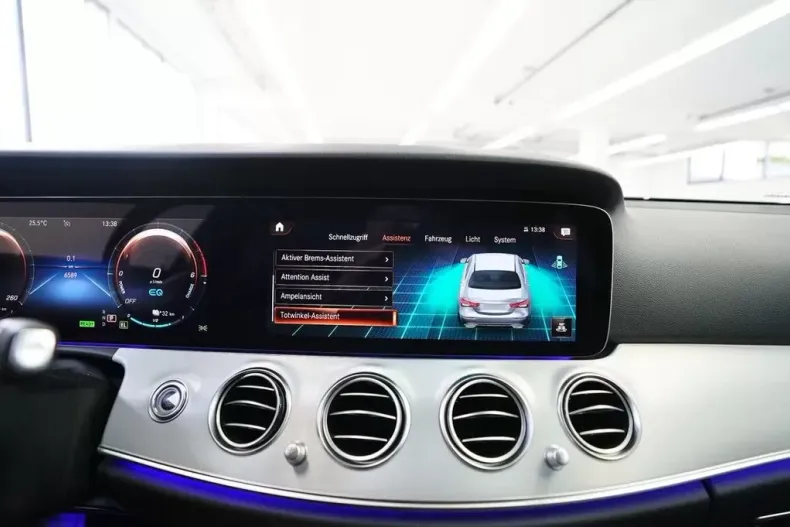 Mercedes-Benz E 300 din 2021 cu 6.548 km - oferta MER116174 - foto 20