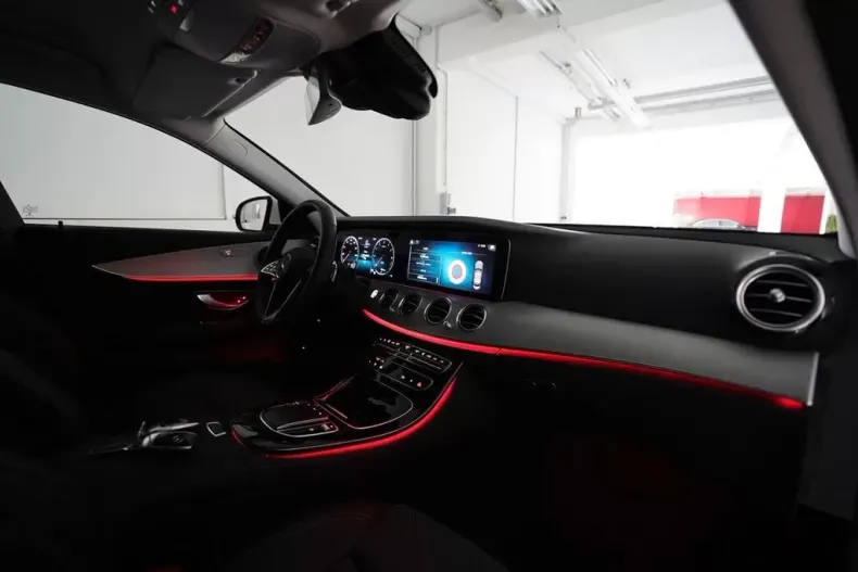 Mercedes-Benz E 300 din 2021 cu 6.548 km - oferta MER116174 - foto 22