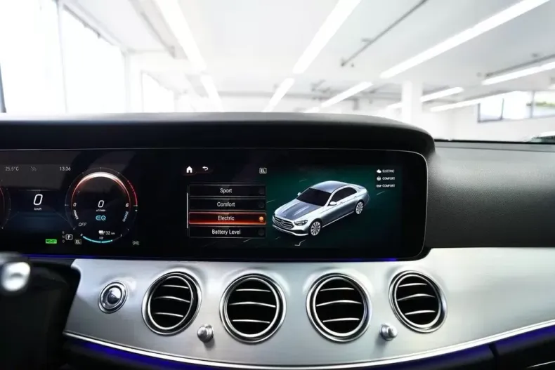 Mercedes-Benz E 300 din 2021 cu 6.548 km - oferta MER116174 - foto 28