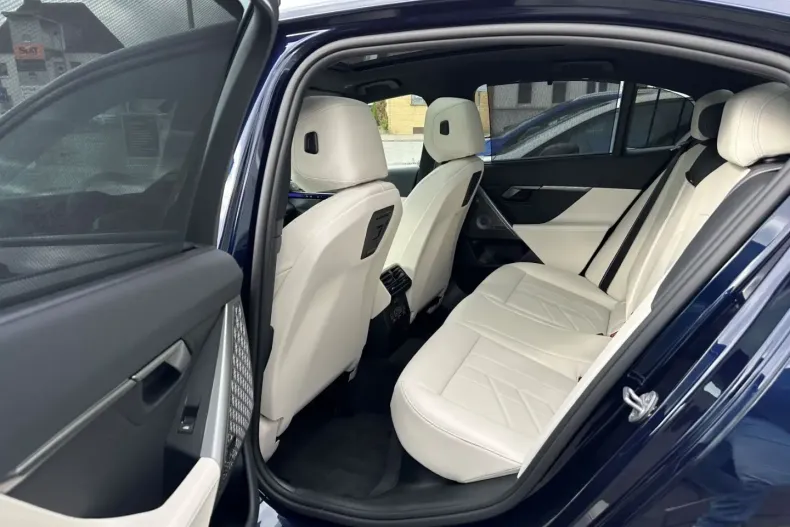 BMW i5 din 2024 cu 39.911 km - oferta BMW116219 - foto 15