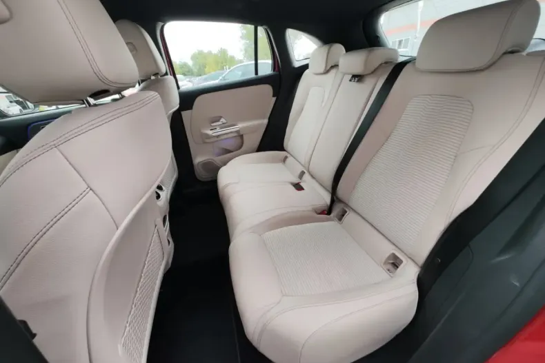 Mercedes-Benz GLA 200 din 2025 cu 34.000 km - oferta MER116232 - foto 10