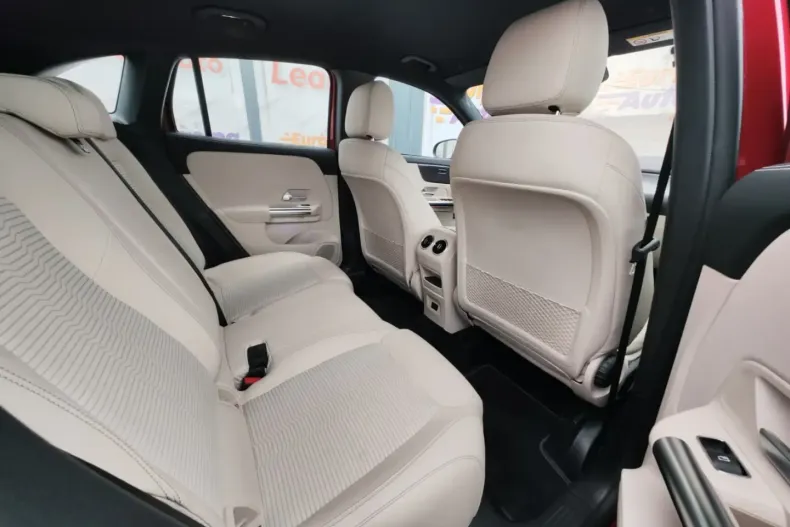 Mercedes-Benz GLA 200 din 2025 cu 34.000 km - oferta MER116232 - foto 11