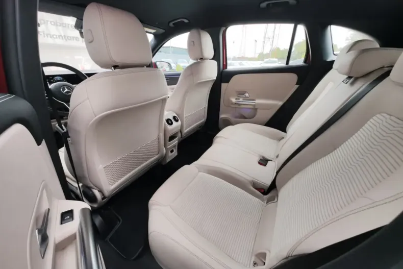 Mercedes-Benz GLA 200 din 2025 cu 34.000 km - oferta MER116232 - foto 13