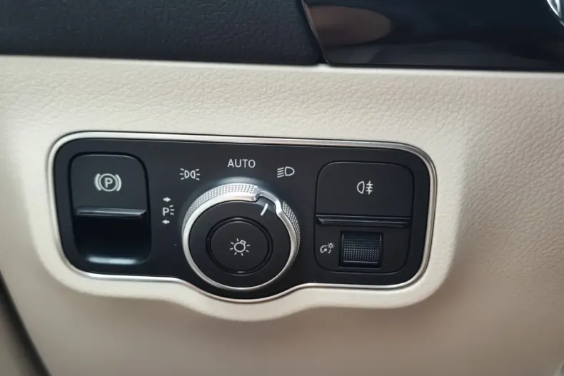 Mercedes-Benz GLA 200 din 2025 cu 34.000 km - oferta MER116232 - foto 26