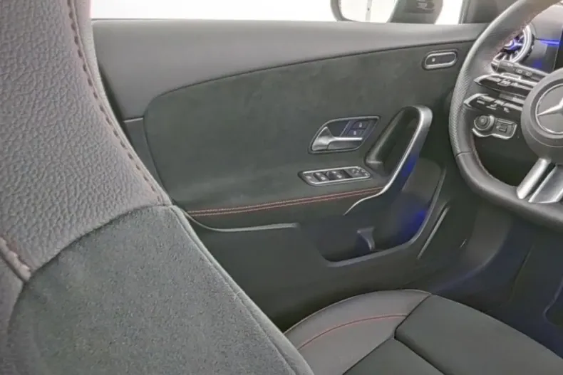 Mercedes-Benz A 200 din 2024 cu 16.900 km - oferta MER116253 - foto 9