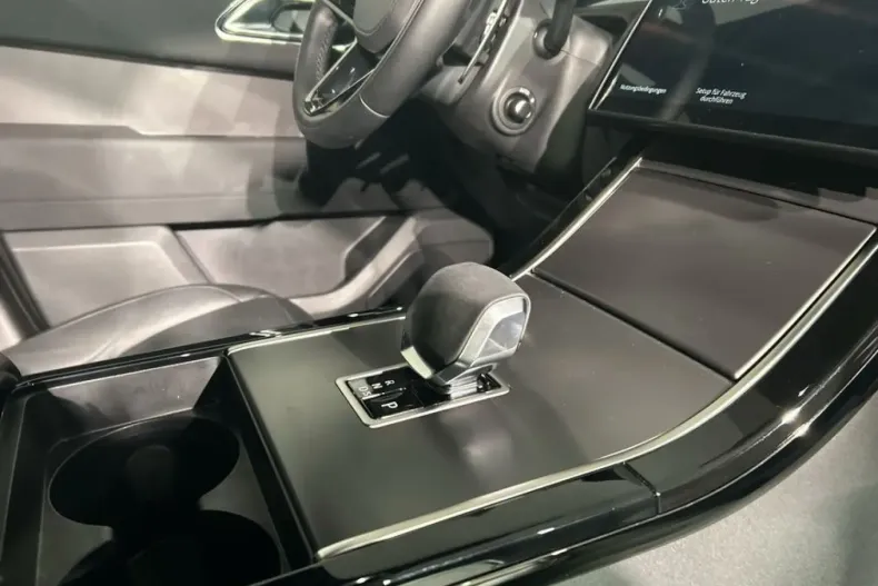 Land Rover Range Rover Velar din 2024 cu 23.718 km - oferta LAN116284 - foto 16