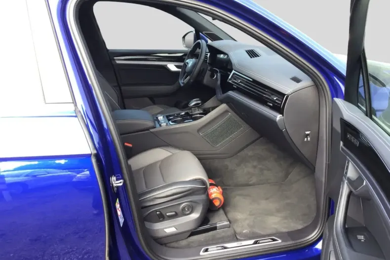 Volkswagen Touareg din 2024 cu 48.547 km - oferta VOL116310 - foto 4