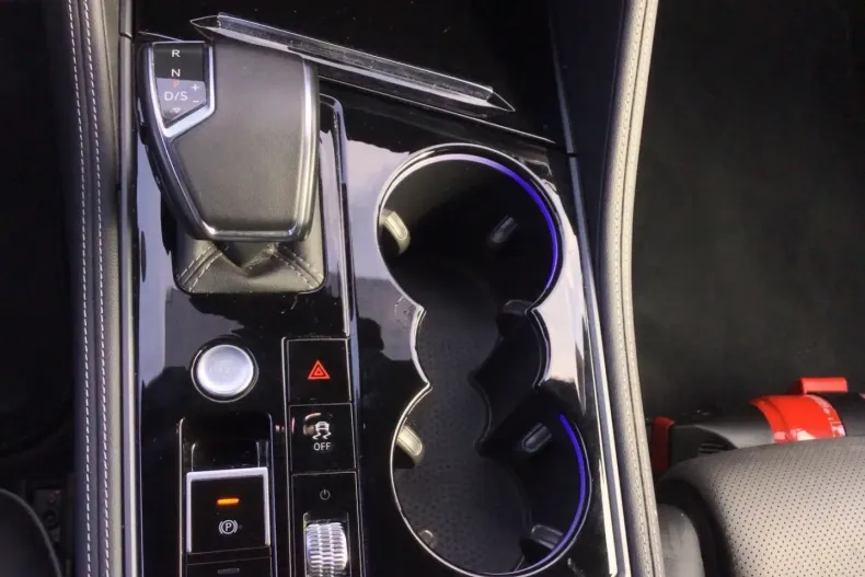 Volkswagen Touareg din 2024 cu 48.547 km - oferta VOL116310 - foto 11