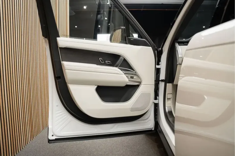 Land Rover Range Rover din 2025 cu 1.744 km - oferta LAN116374 - foto 17