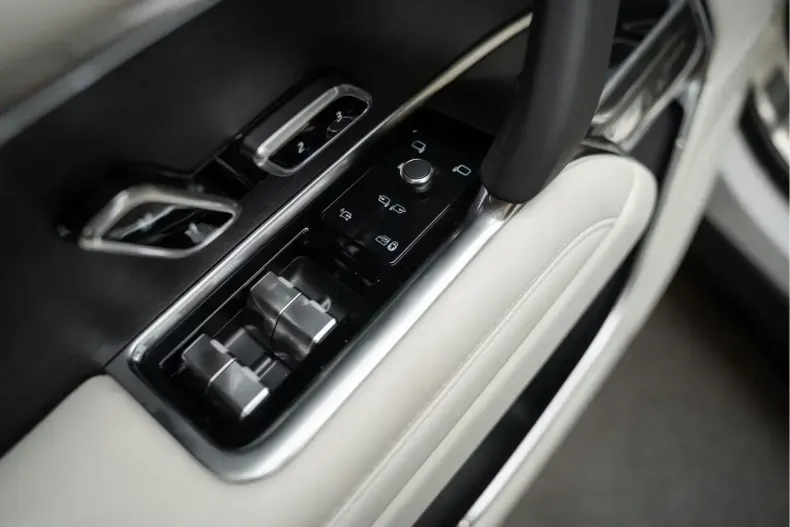 Land Rover Range Rover din 2025 cu 1.744 km - oferta LAN116374 - foto 18