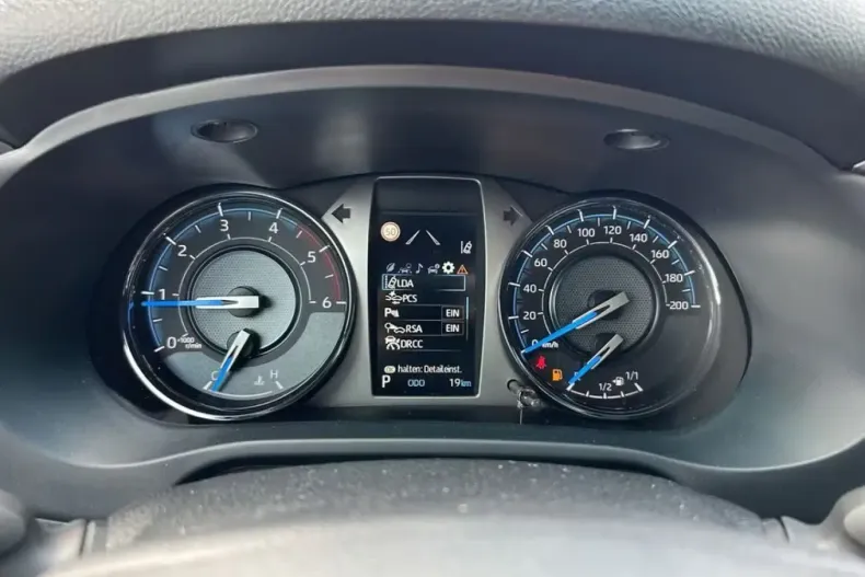 Toyota Hilux din 2025 cu 20 km - oferta TOY116386 - foto 7