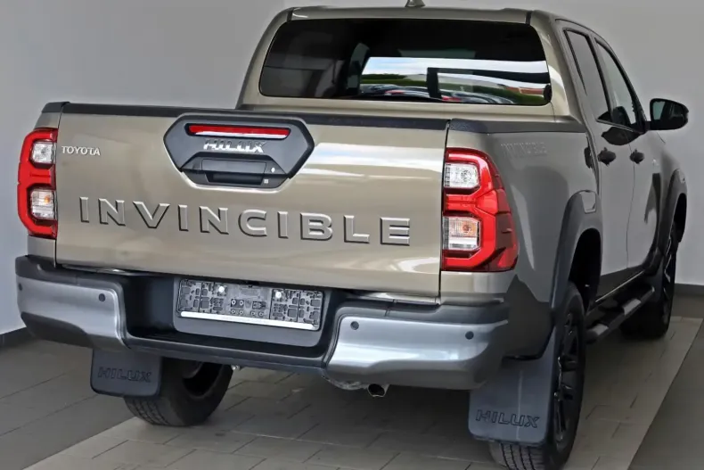 Toyota Hilux din 2024 cu 7.395 km - oferta TOY116388 - foto 4