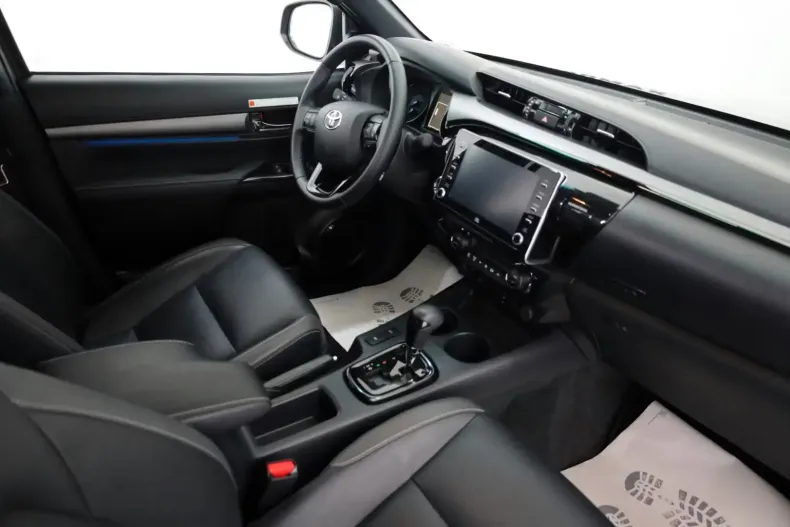 Toyota Hilux din 2024 cu 7.395 km - oferta TOY116388 - foto 8