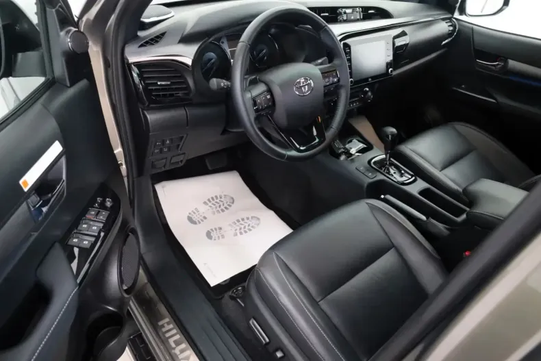 Toyota Hilux din 2024 cu 7.395 km - oferta TOY116388 - foto 9