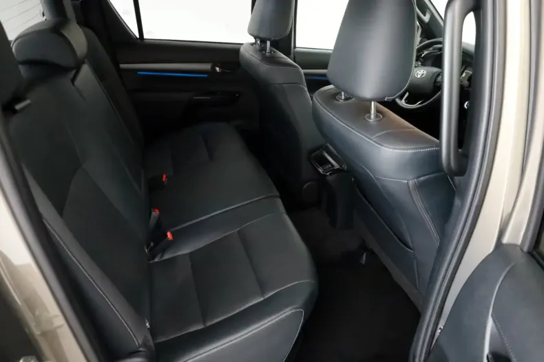 Toyota Hilux din 2024 cu 7.395 km - oferta TOY116388 - foto 15
