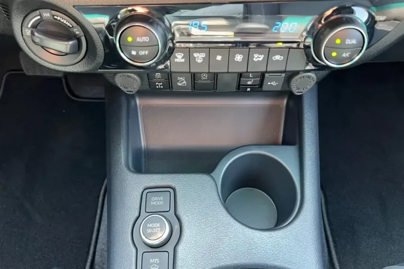 Toyota Hilux din 2025 cu 15 km - oferta TOY116389 - foto 12