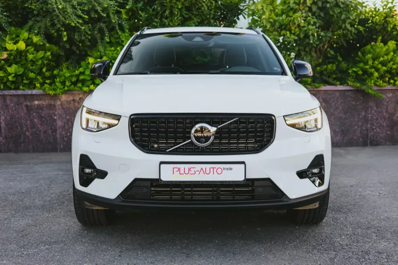 Volvo XC40 din 2023 cu 22.295 km - oferta VOL116390 - foto 3