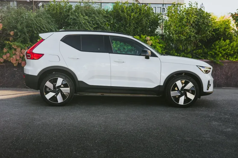 Volvo XC40 din 2023 cu 22.295 km - oferta VOL116390 - foto 6