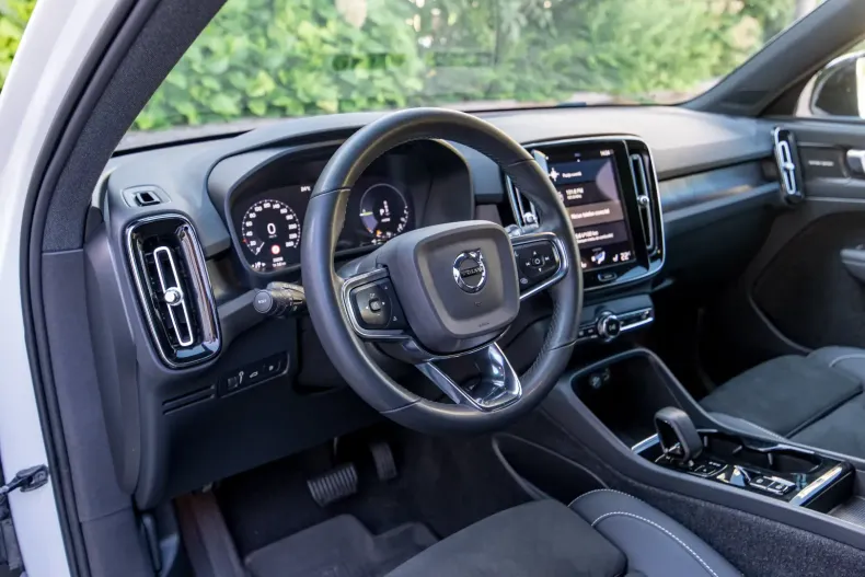 Volvo XC40 din 2023 cu 22.295 km - oferta VOL116390 - foto 11