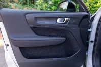 Volvo XC40 din 2023 cu 22.295 km - oferta VOL116390 - foto 12