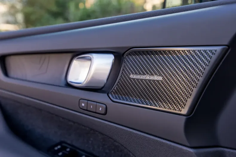 Volvo XC40 din 2023 cu 22.295 km - oferta VOL116390 - foto 15