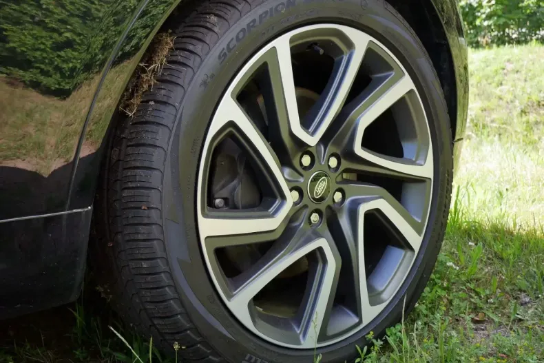 Land Rover Discovery din 2024 cu 5.542 km - oferta LAN116406 - foto 6