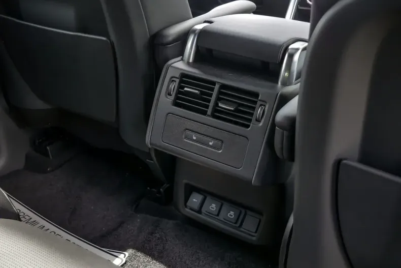 Land Rover Discovery din 2024 cu 5.542 km - oferta LAN116406 - foto 11