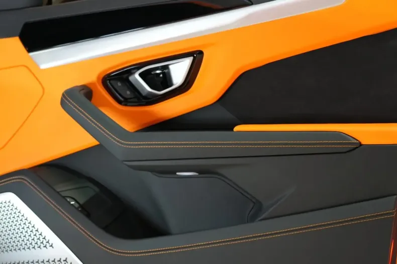 Lamborghini Urus din 2023 cu 4.015 km - oferta LAM116421 - foto 16