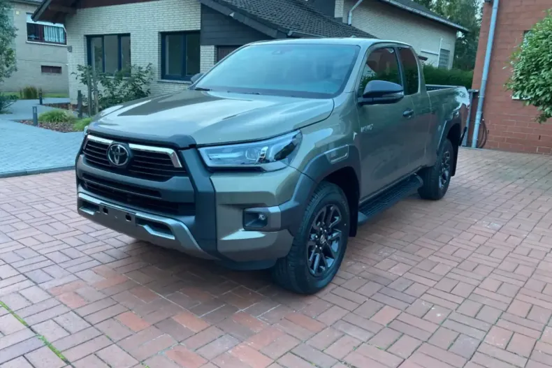 Toyota Hilux din 2025 cu 24.000 km - oferta TOY116422 - foto 2