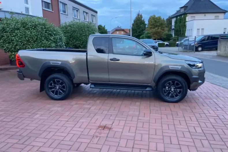 Toyota Hilux din 2025 cu 24.000 km - oferta TOY116422 - foto 3