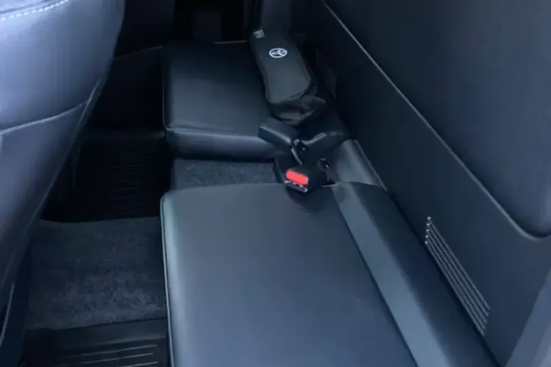 Toyota Hilux din 2025 cu 24.000 km - oferta TOY116422 - foto 5