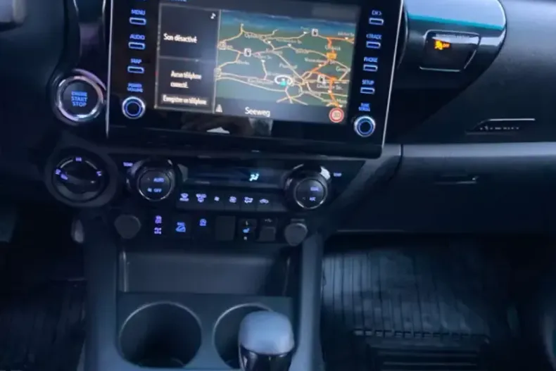 Toyota Hilux din 2025 cu 24.000 km - oferta TOY116422 - foto 6