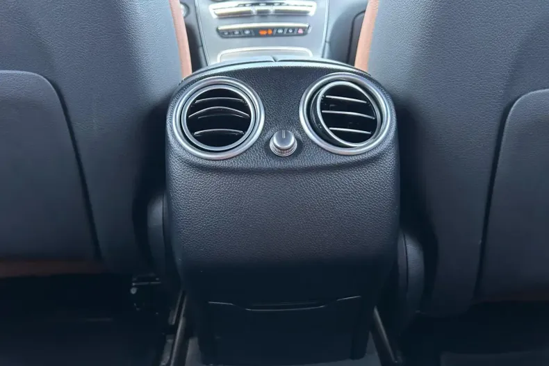 Mercedes-Benz GLC 200 din 2020 cu 86.494 km - oferta MER116460 - foto 16