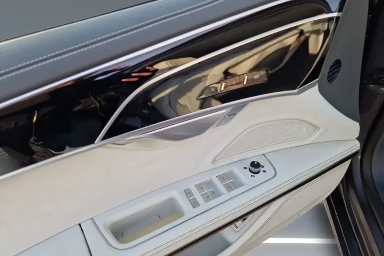 Audi A8 din 2023 cu 25.368 km - oferta AUD116468 - foto 14